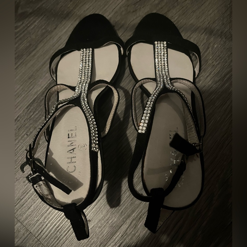 “CC” Style Heels with Crystal Accents - Picture 3 of 7